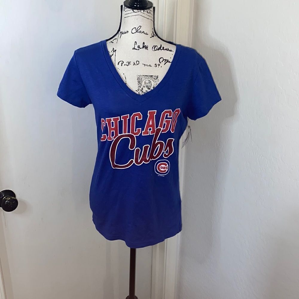 4Her Chicago Cubs Blue Graphic V-Neck Shirt